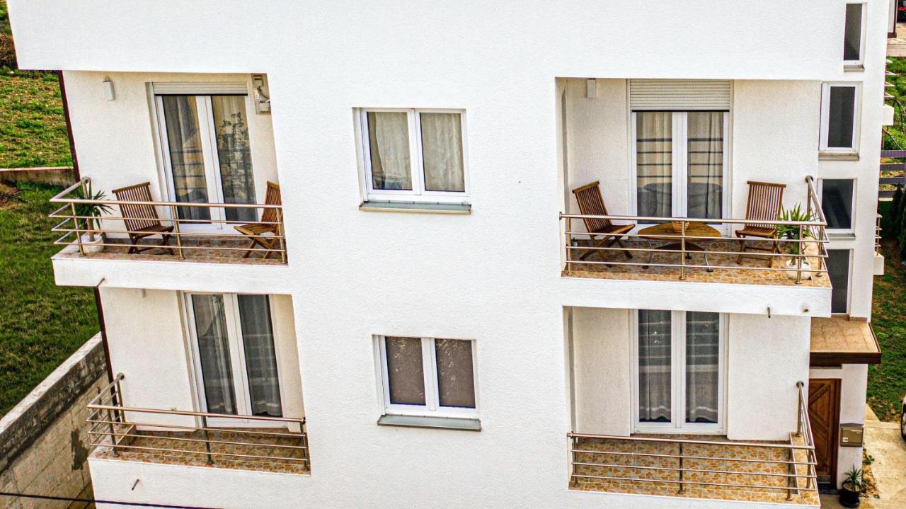 Apartman Aqua ポドストラナ エクステリア 写真